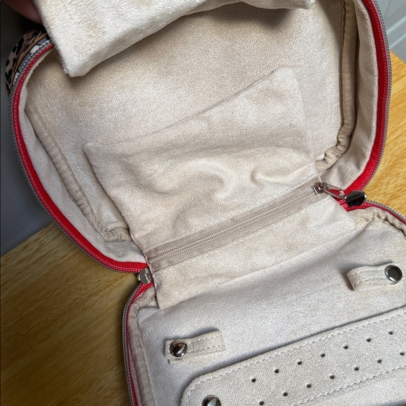 Brighton “Wild Love” Cosmetic/Jewelry Case NWT 🐈 ❤️ - Picture 14 of 17